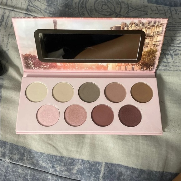 essence salut paris eyeshadow palette
